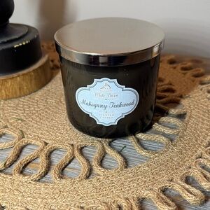 White Barn Mahogany Teakwood Scented Candle